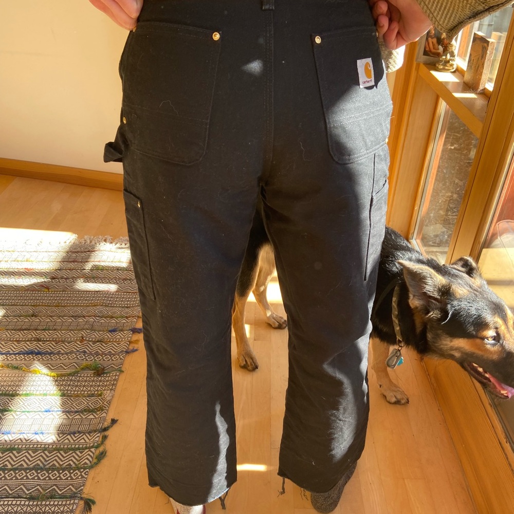 Black carhartt pants.